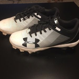 Under armour baseball cleats boys 5.5